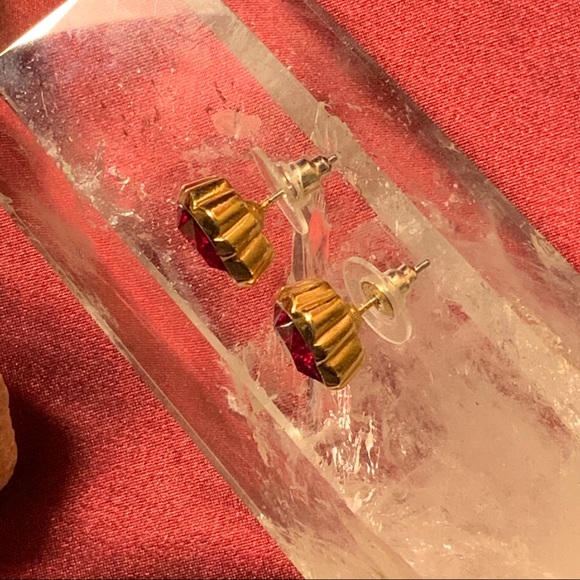 Vintage gold AVON ❤️ earrings - Picture 8 of 9